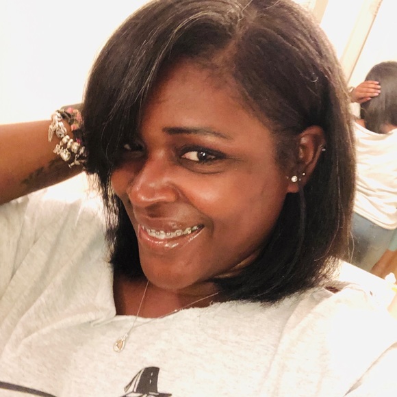 Meet your Posher, Rae - Picture 1 of 1